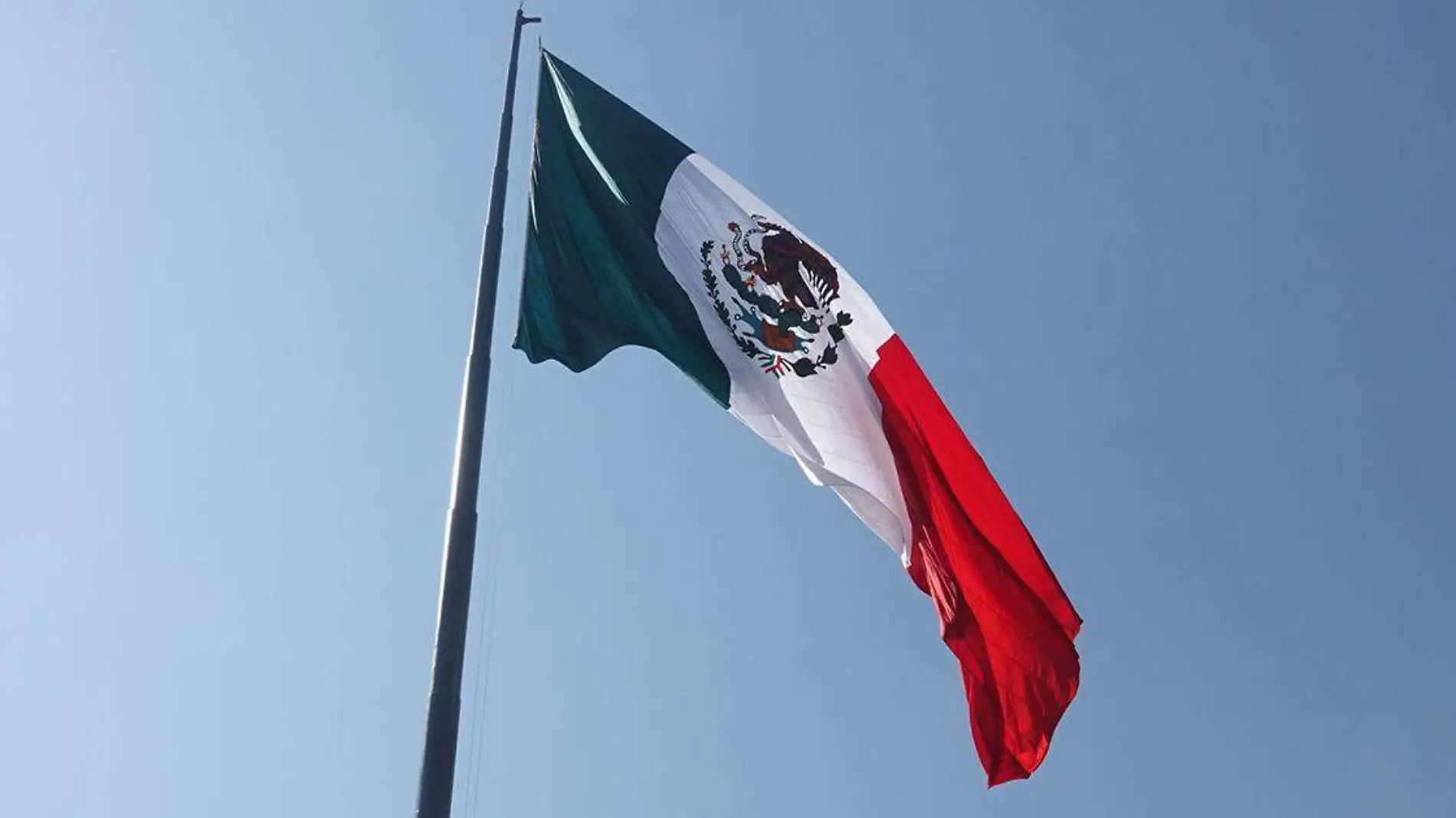 En la escuela siempre se enseñó que los símbolos patrios, conformados por la Bandera, el Himno y el Escudo Nacional, deben ser respetados y valorados